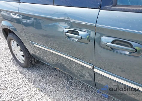 2005 Chrysler Town & Country Touring z USA, uszkodzony, nr VIN 2C4GP54L45R289652